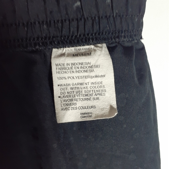 Under Armour Loose Black Medium Shorts - Picture 5 of 16